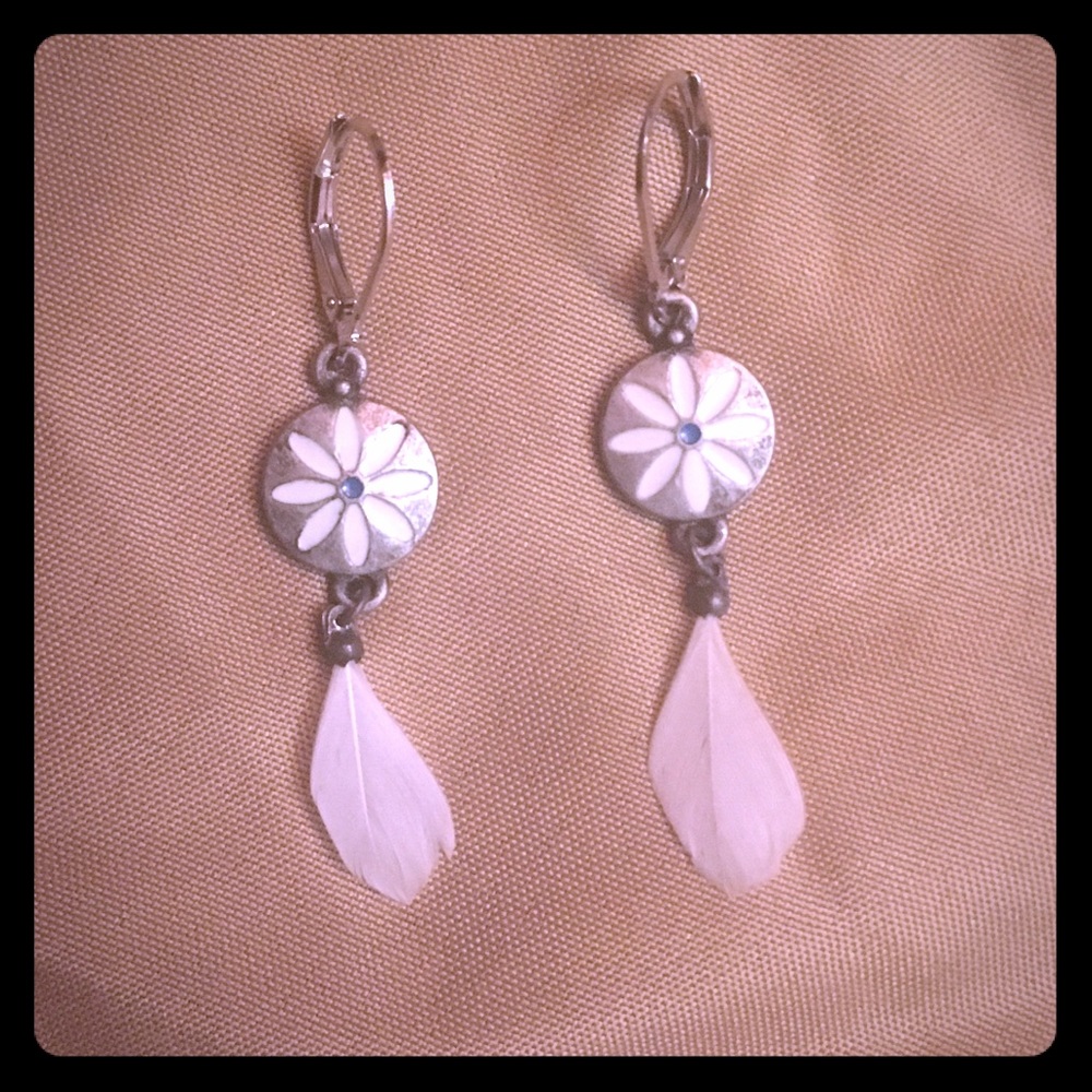 ❌️SOLD❌️Silver Dangle Earrings with Feather & Flower